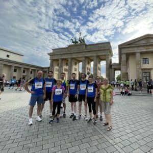 Bereits zum fünften Mal in Folge (mit coronabedingter Unterbrechung 2020) nahm das Team Kant am offiziellen Berliner Firmenlauf teil. Natürlich standen Spaß und das Teamgefühl im Vordergrund. Nebenbei gelang dem Team innerhalb der Mannschaftswertung aber auch ein inoffizieller Rekord.
